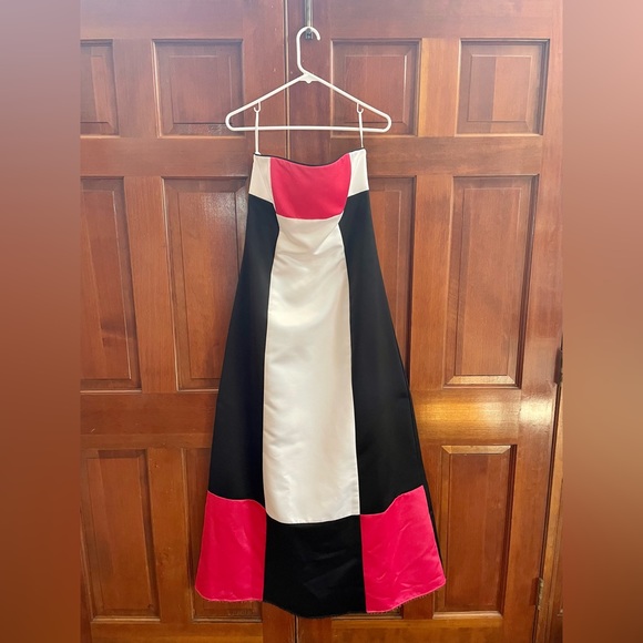 ⭐️HP⭐️ Floor Length Pink, Black, and White Jessica McClinktock Dress - Picture 7 of 11